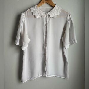 Vintage scallop collar pearl button blouse